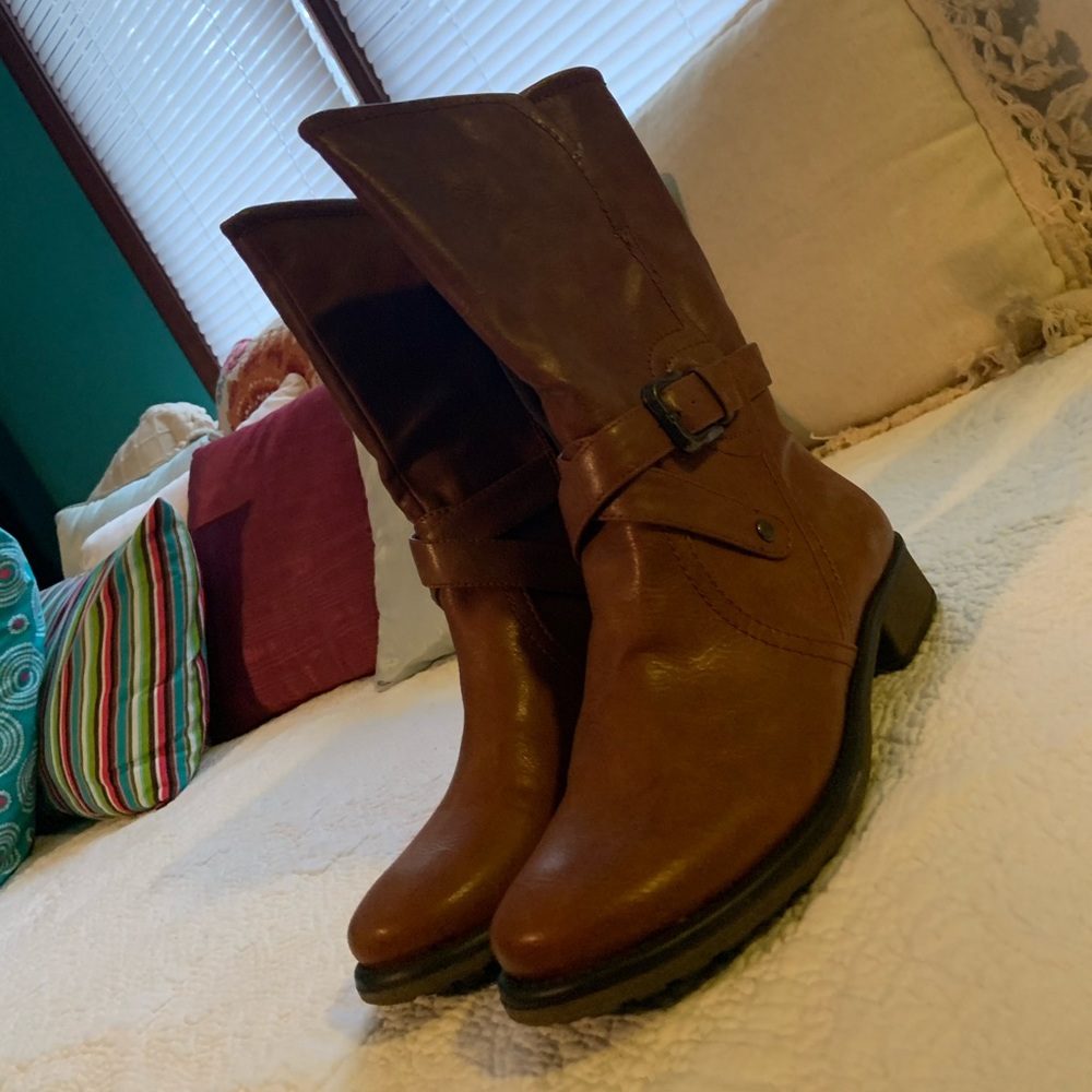 BareTrap Boots